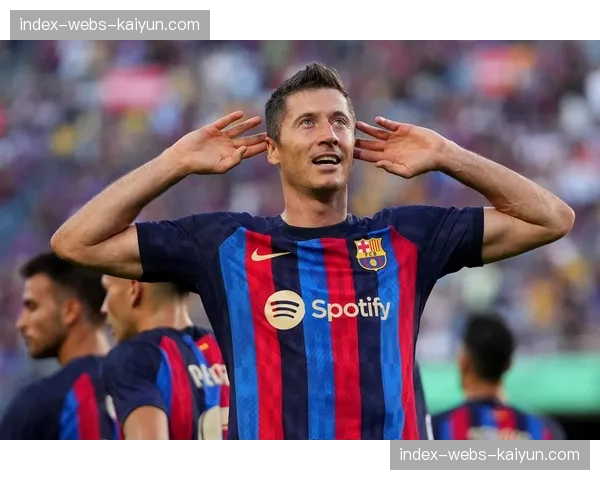 芝加哥火焰向莱万多夫斯基开出两年高薪合同球员收到多份报价